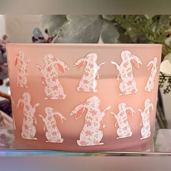 🆕🐰 CELEBRATE TOGETHER “LILAC FIELDS” FLORAL BUNNY EASTER/SPRING 3-WICK CANDLE. - Picture 4 of 7